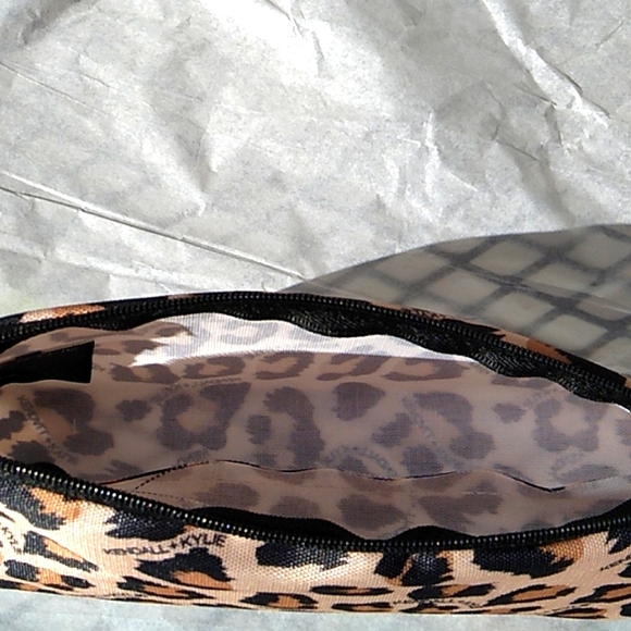 Nwt Cosmetic Cloth Bag - Picture 5 of 6